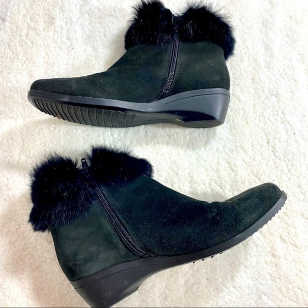 La CANADIENNE Black Ankle Boots with Fur Trim